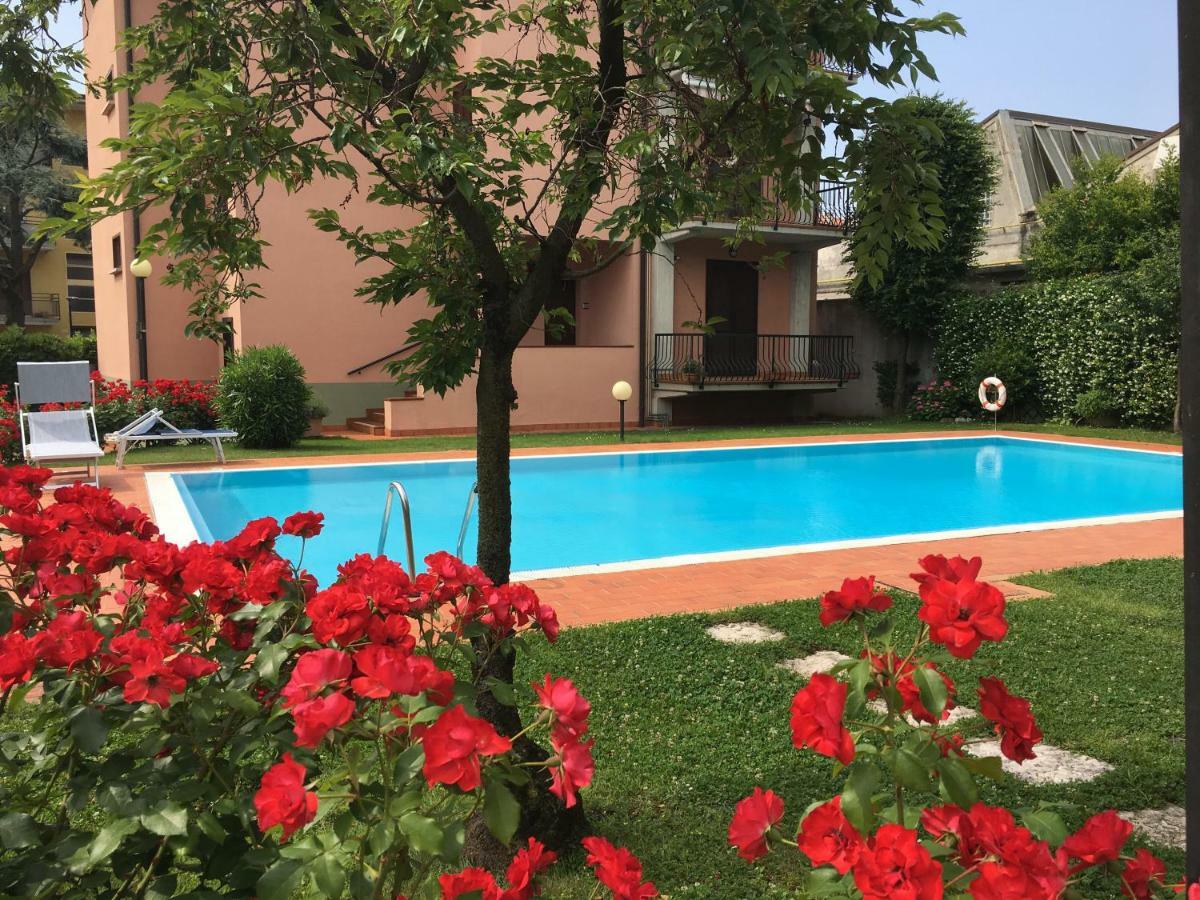 InDesenzano Apartment Desenzano del Garda Exterior foto